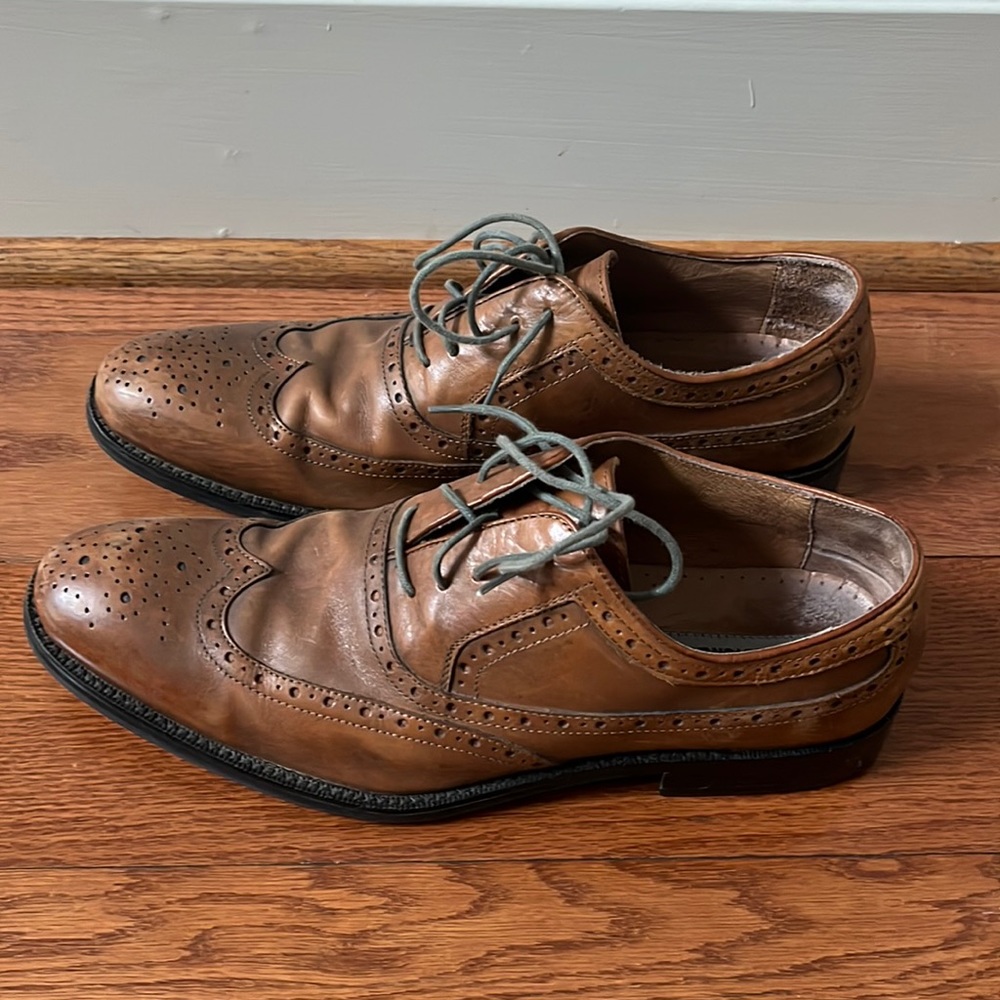 Johnston Murphy wingtip shoes, size 9.5